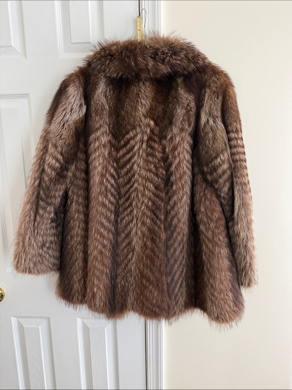 Vintage Fur Coat - Women's Raccoon Fur Coat - Picture 3 of 6
